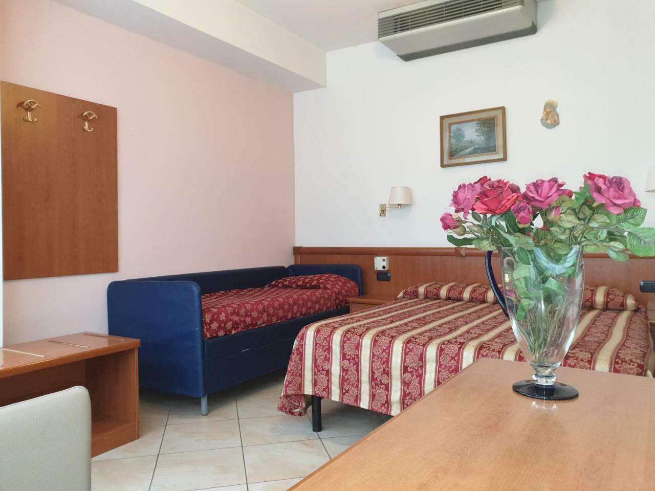 Hotel Ginevra Riccione Buitenkant foto