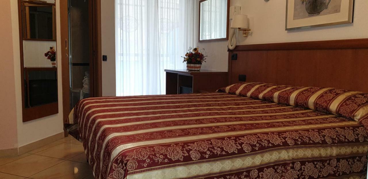 Hotel Ginevra Riccione Buitenkant foto