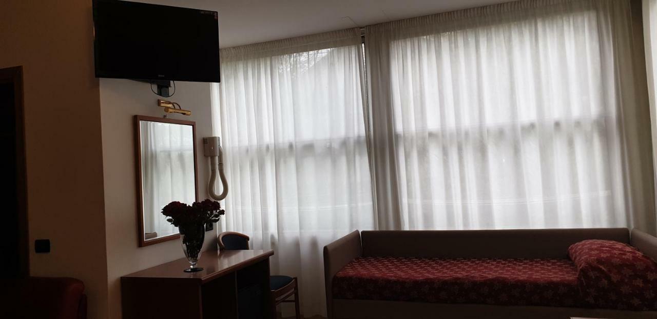 Hotel Ginevra Riccione Buitenkant foto
