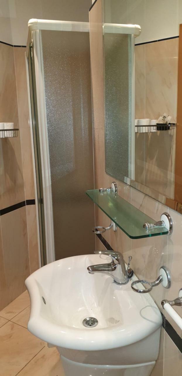 Hotel Ginevra Riccione Buitenkant foto