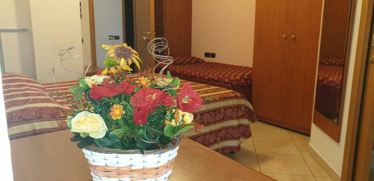 Hotel Ginevra Riccione Buitenkant foto